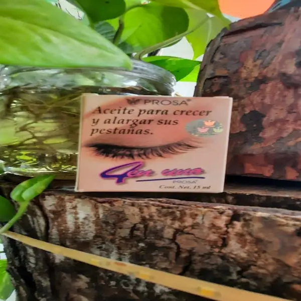 4 In one eyelash oil